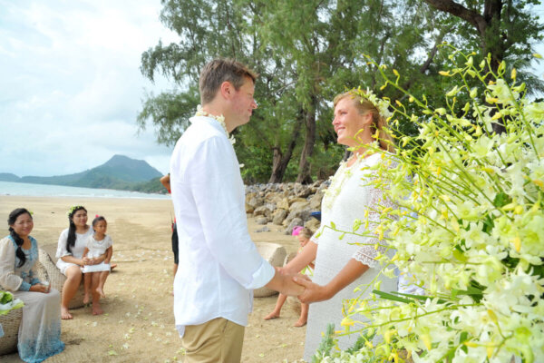 Jum Island Beach Marriage : Andrea + Jan
